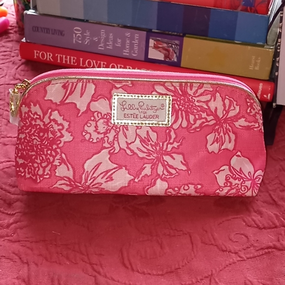 Lilly Pulitzer Handbags - Lilly Pulitzer cosmetic 💄 bag